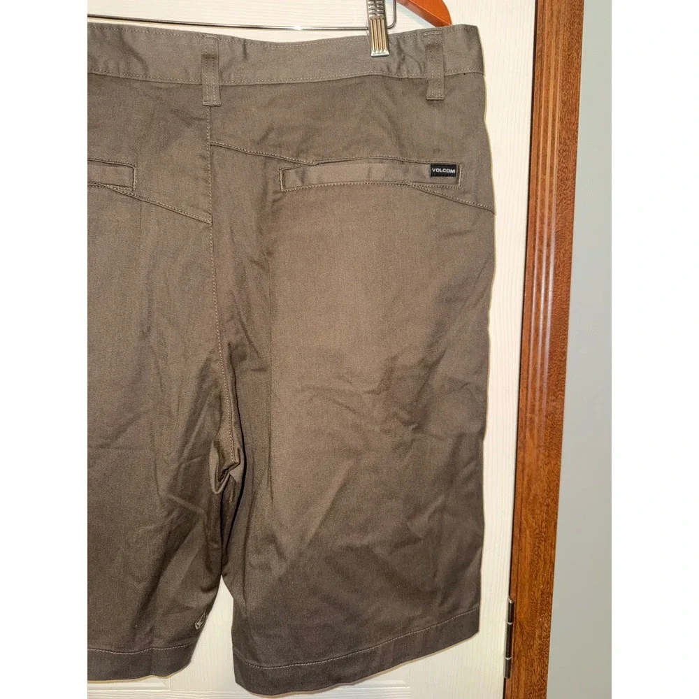 NWT Volcom Vmonty Stretch 22 Chino Shorts Mushroom Brown Mens Size 36 A09117V3